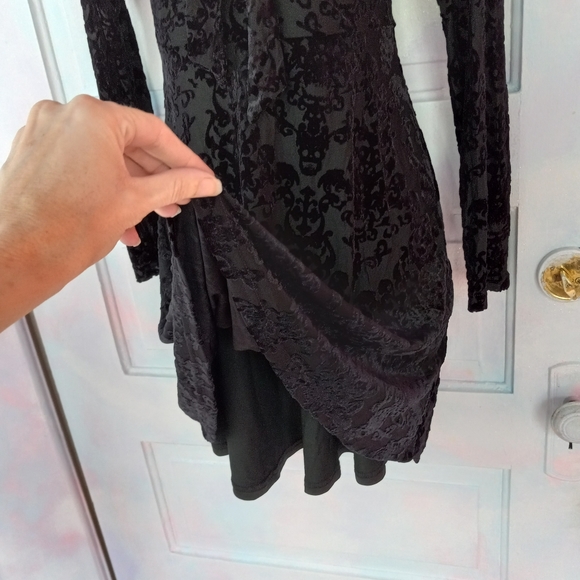 SOLD! Killstar velvet soft Lydia Deets inspired dress w/Victorian skull design - Picture 4 of 13